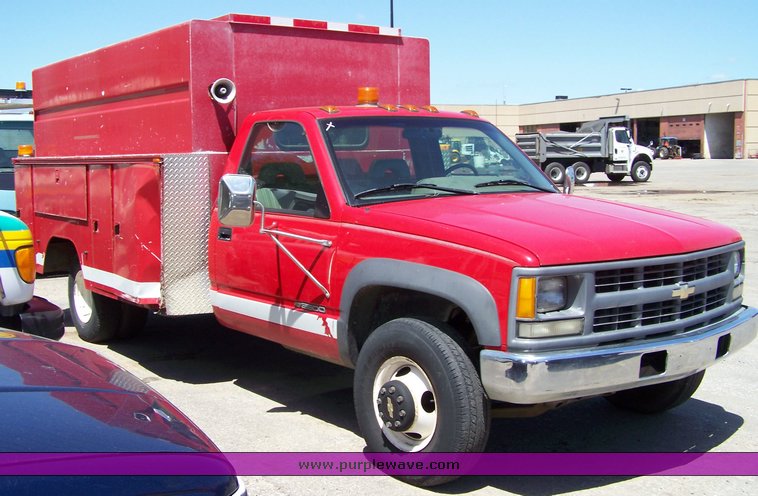 image for item 3889 1995 Chevrolet K3500 pickup truck