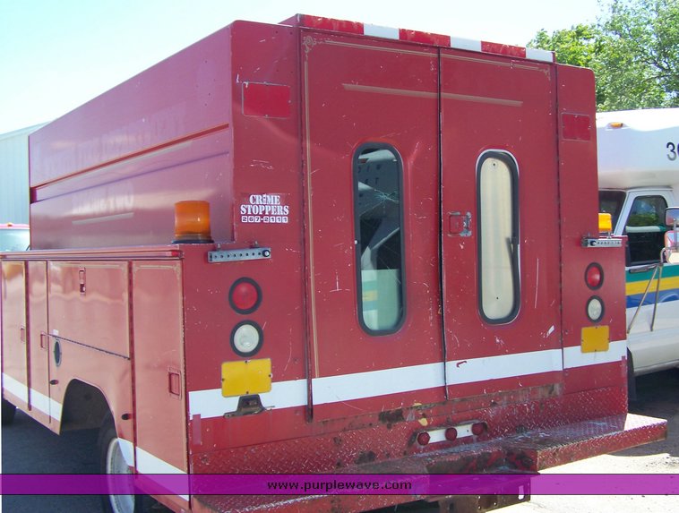 image for item 3889 1995 Chevrolet K3500 pickup truck