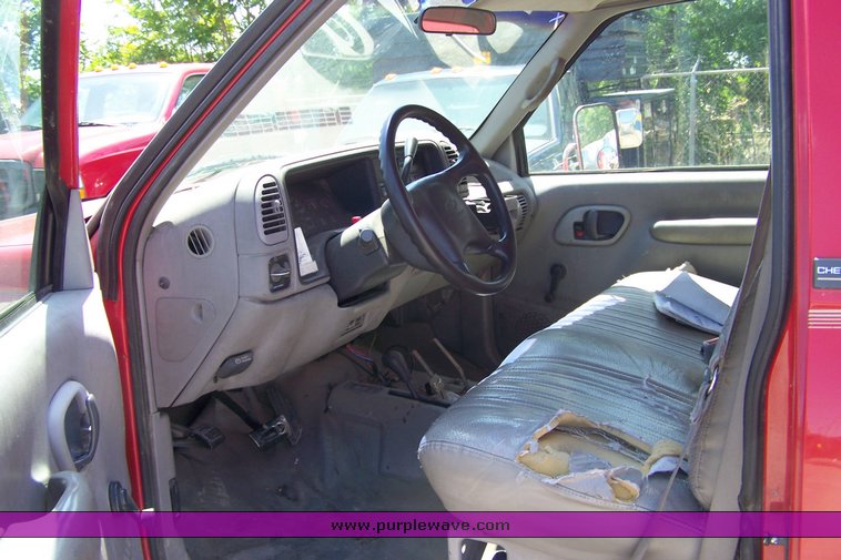 image for item 3889 1995 Chevrolet K3500 pickup truck