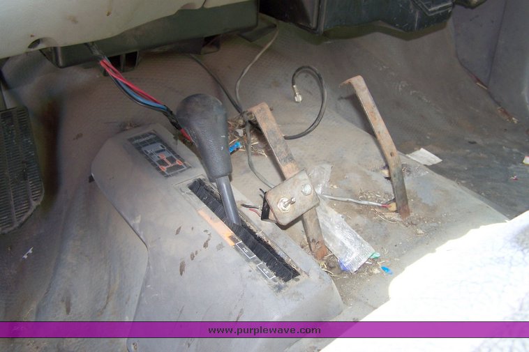 image for item 3889 1995 Chevrolet K3500 pickup truck