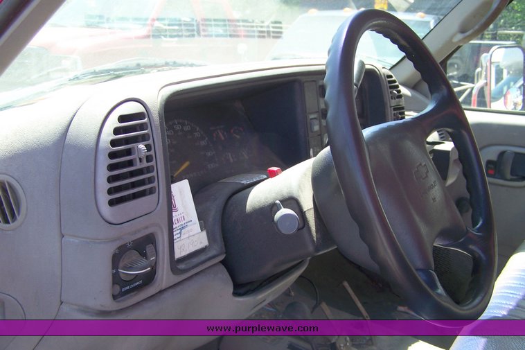 image for item 3889 1995 Chevrolet K3500 pickup truck