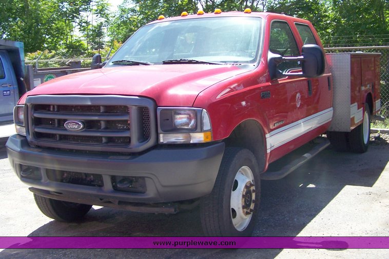 image for item 3892 2002 Ford F550