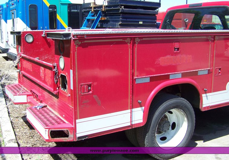 image for item 3892 2002 Ford F550