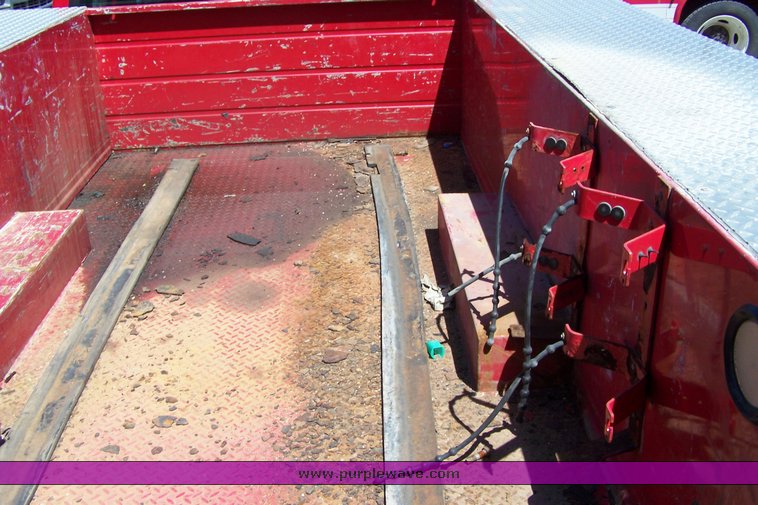 image for item 3892 2002 Ford F550