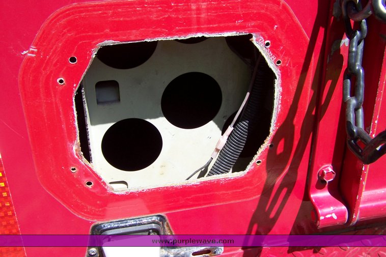 image for item 3892 2002 Ford F550