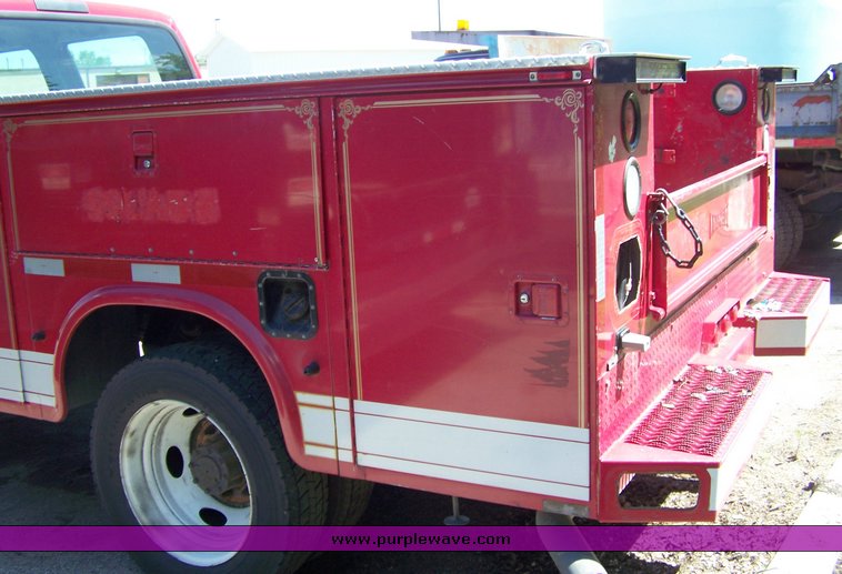 image for item 3892 2002 Ford F550