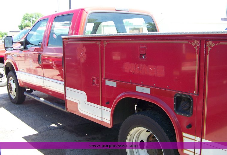 image for item 3892 2002 Ford F550