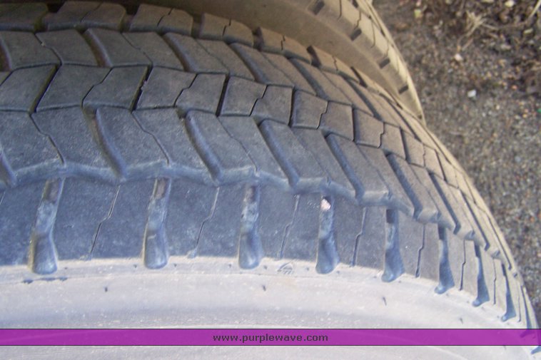 image for item 3892 2002 Ford F550