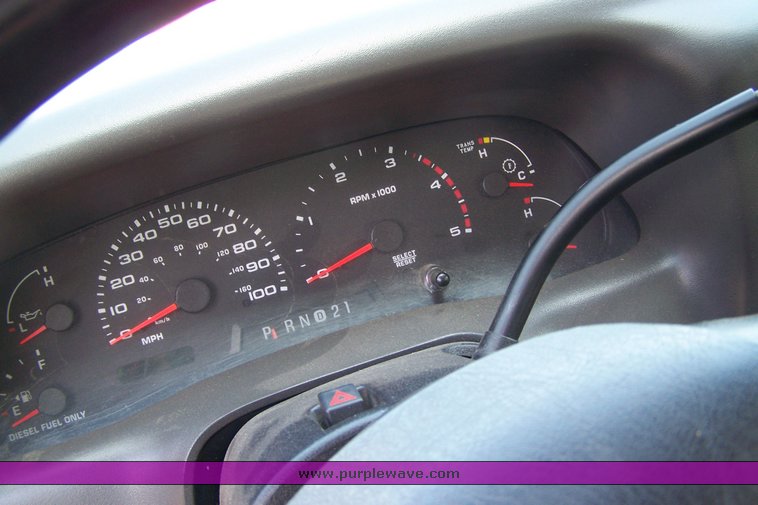 image for item 3892 2002 Ford F550