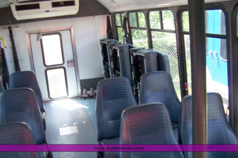 image for item 3894 2003 Ford E450 Super Duty transit bus