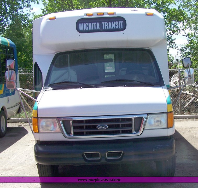 image for item 3895 2003 Ford E450 Super Duty transit bus
