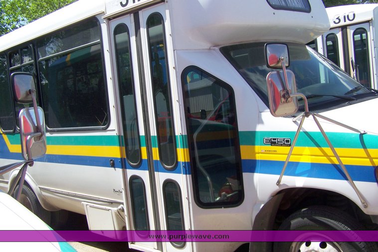 image for item 3895 2003 Ford E450 Super Duty transit bus