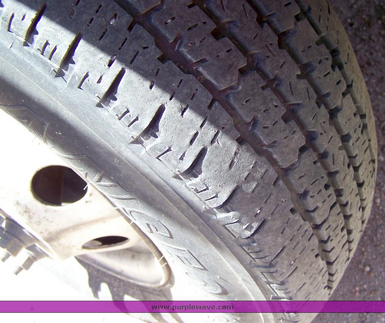 image for item 3895 2003 Ford E450 Super Duty transit bus