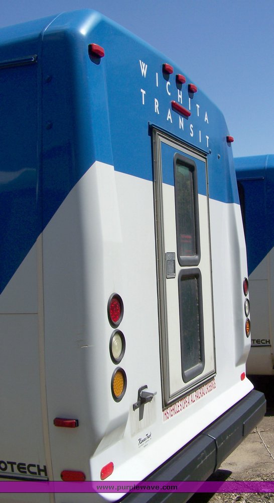 image for item 3895 2003 Ford E450 Super Duty transit bus