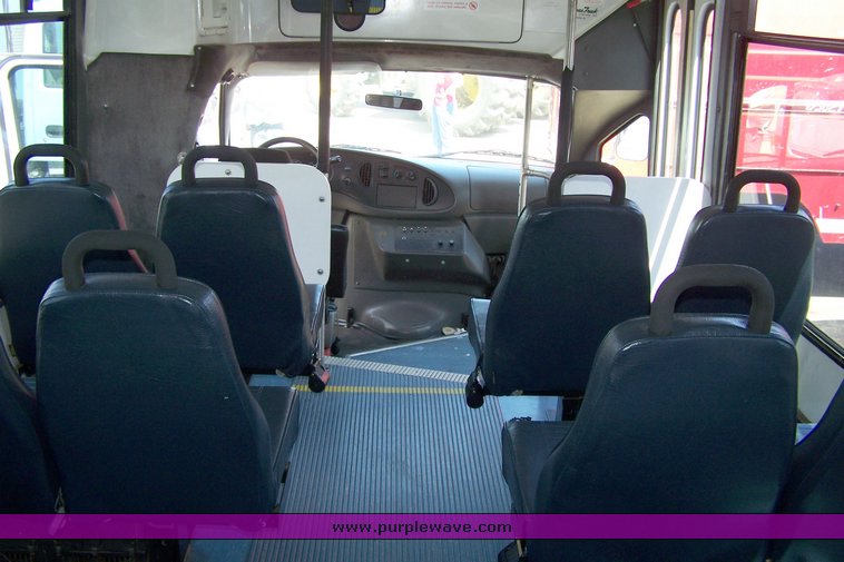 image for item 3895 2003 Ford E450 Super Duty transit bus