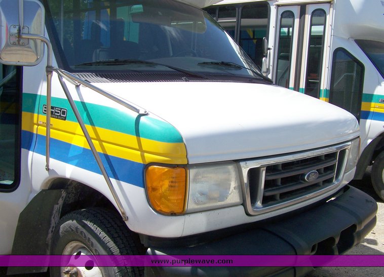 image for item 3896 2003 Ford E450 Super Duty transit bus