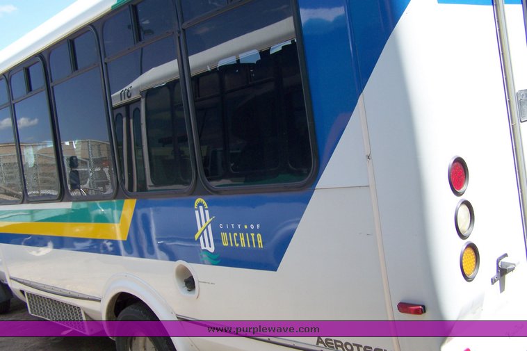 image for item 3896 2003 Ford E450 Super Duty transit bus