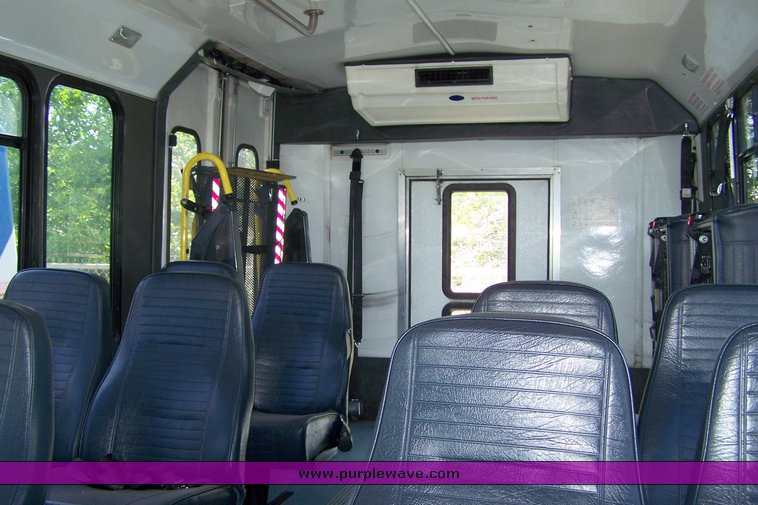 image for item 3896 2003 Ford E450 Super Duty transit bus