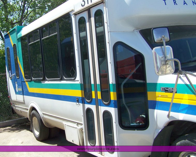 image for item 3897 2003 Ford E450 Super Duty transit bus