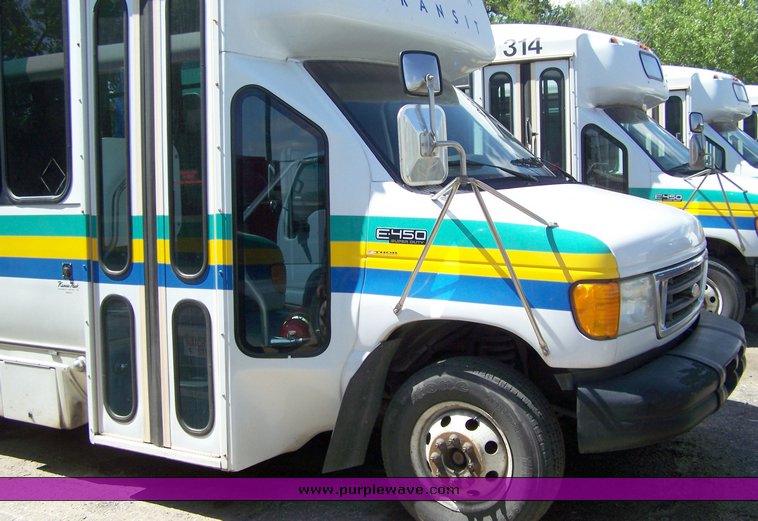 image for item 3897 2003 Ford E450 Super Duty transit bus