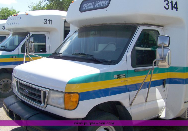 image for item 3898 2003 Ford E450 Super Duty transit bus