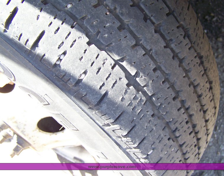 image for item 3898 2003 Ford E450 Super Duty transit bus