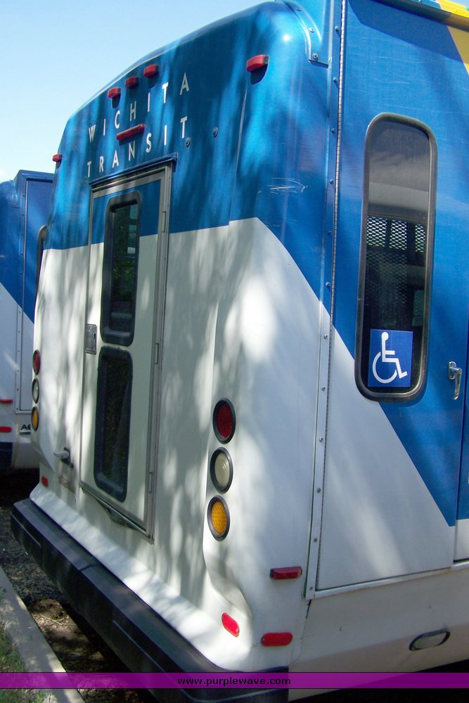 image for item 3898 2003 Ford E450 Super Duty transit bus