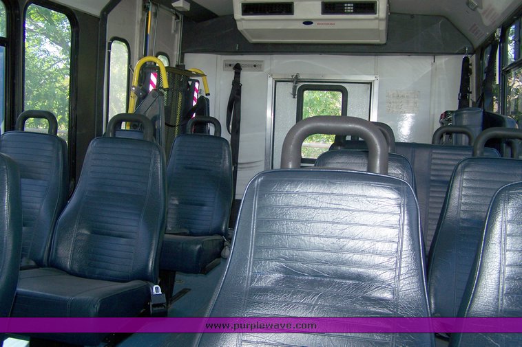 image for item 3898 2003 Ford E450 Super Duty transit bus