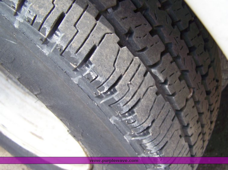 image for item 3899 2003 Ford E450 Super Duty transit bus