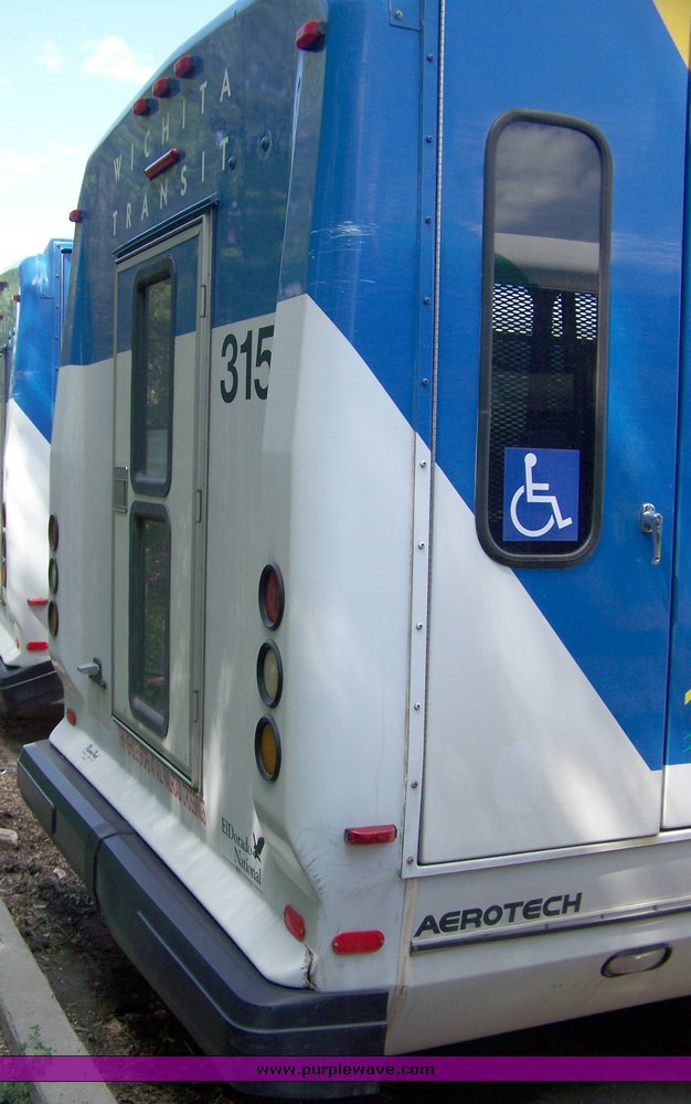 image for item 3899 2003 Ford E450 Super Duty transit bus