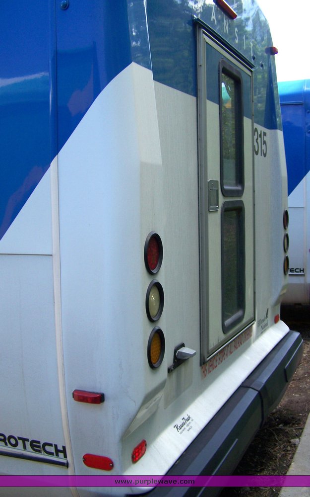 image for item 3899 2003 Ford E450 Super Duty transit bus