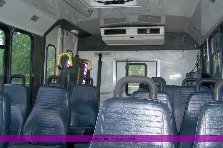 image for item 3899 2003 Ford E450 Super Duty transit bus