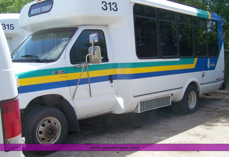 image for item 3900 2003 Ford E450 Super Duty transit bus