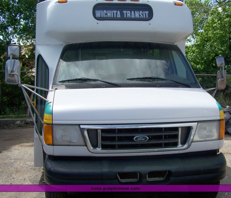 image for item 3900 2003 Ford E450 Super Duty transit bus