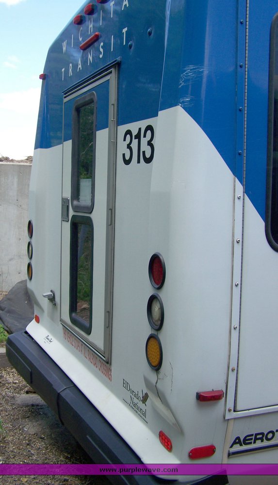 image for item 3900 2003 Ford E450 Super Duty transit bus