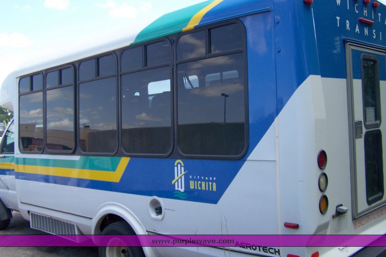 image for item 3900 2003 Ford E450 Super Duty transit bus