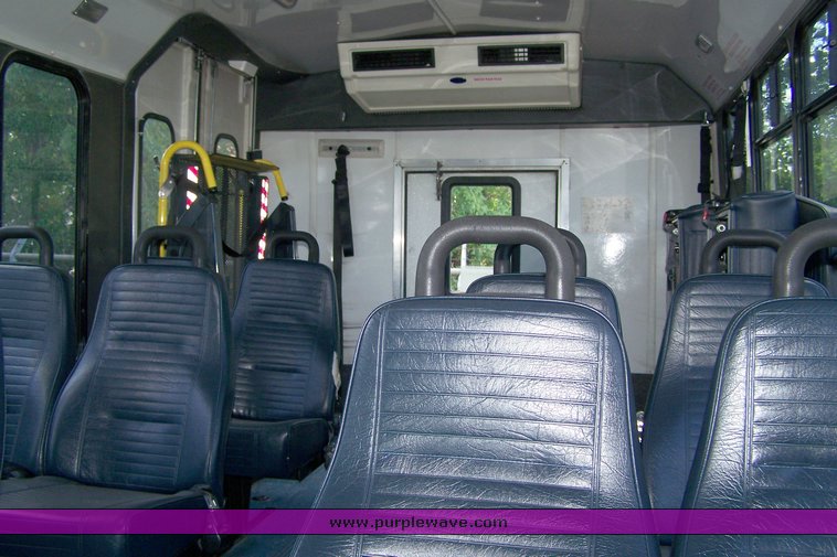 image for item 3900 2003 Ford E450 Super Duty transit bus