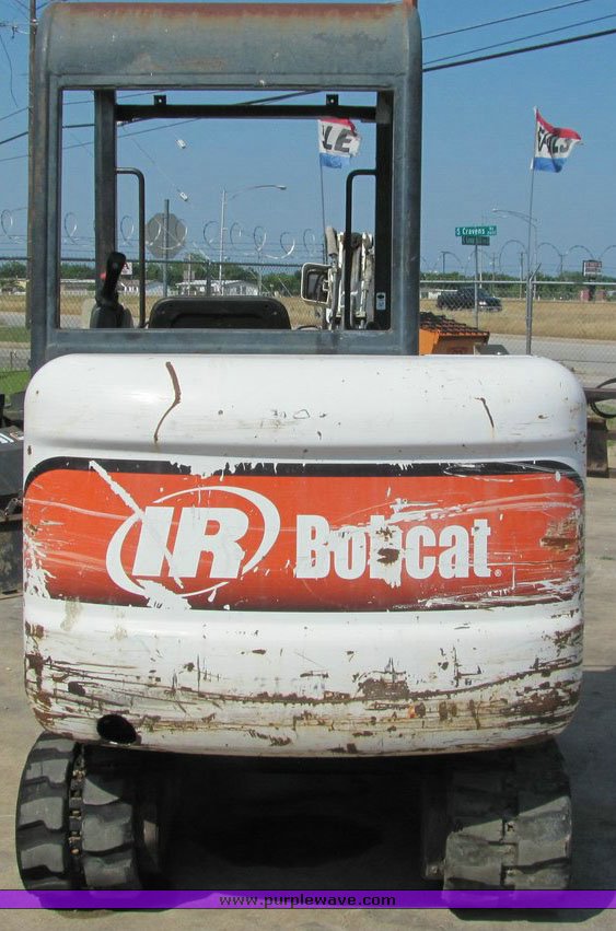 image for item 1005 2001 Bobcat 325-U mini excavator