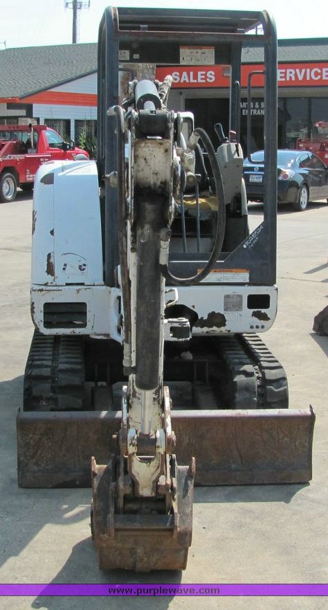 image for item 1005 2001 Bobcat 325-U mini excavator