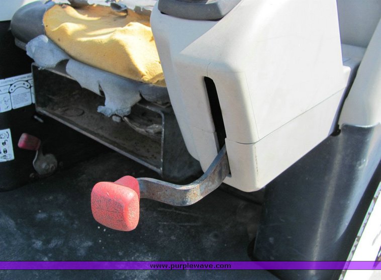 image for item 1005 2001 Bobcat 325-U mini excavator