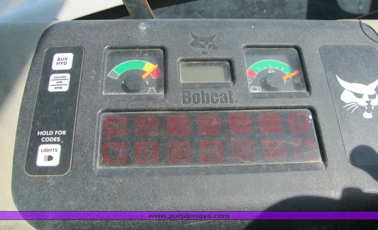 image for item 1005 2001 Bobcat 325-U mini excavator