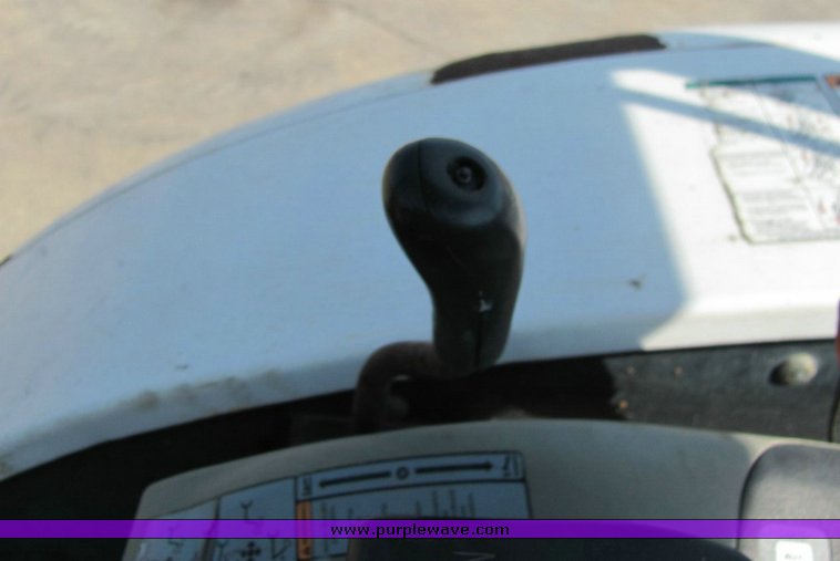 image for item 1005 2001 Bobcat 325-U mini excavator