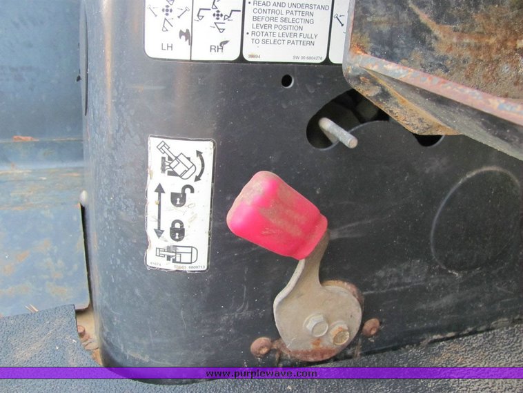 image for item 1005 2001 Bobcat 325-U mini excavator