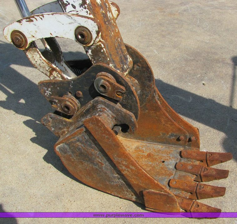 image for item 1005 2001 Bobcat 325-U mini excavator