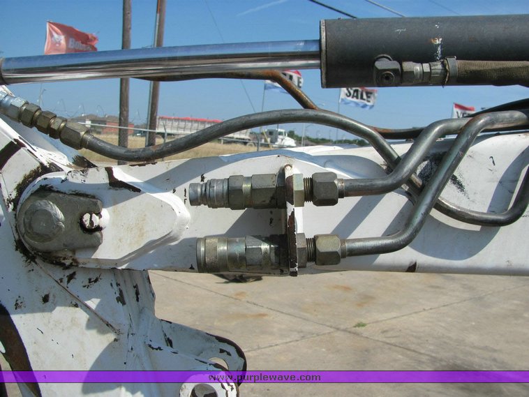 image for item 1005 2001 Bobcat 325-U mini excavator