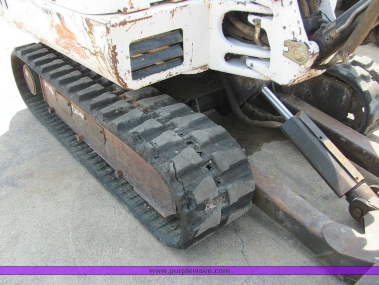 image for item 1005 2001 Bobcat 325-U mini excavator