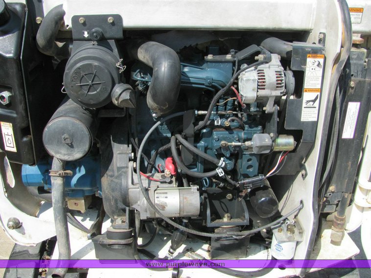 image for item 1005 2001 Bobcat 325-U mini excavator