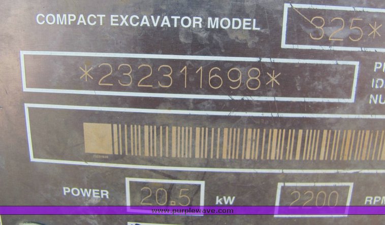 image for item 1005 2001 Bobcat 325-U mini excavator