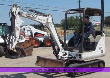image for item 1005 2001 Bobcat 325-U mini excavator