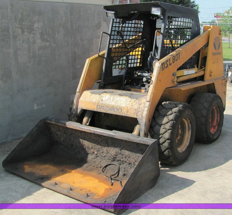 image for item 1006 1997 Daewoo DSL801-U skid steer